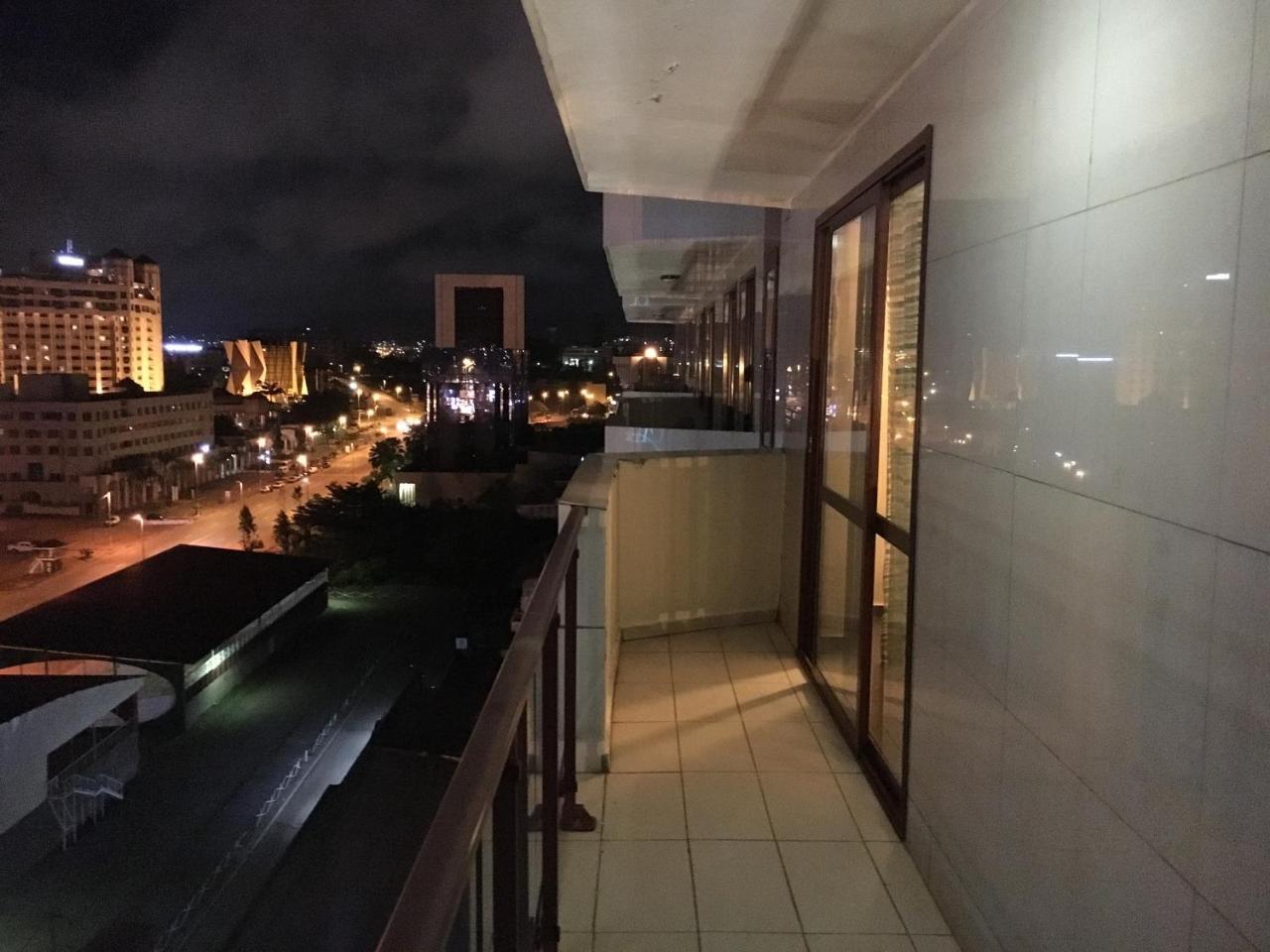 Djeug'Appart Hotel Яунде Экстерьер фото