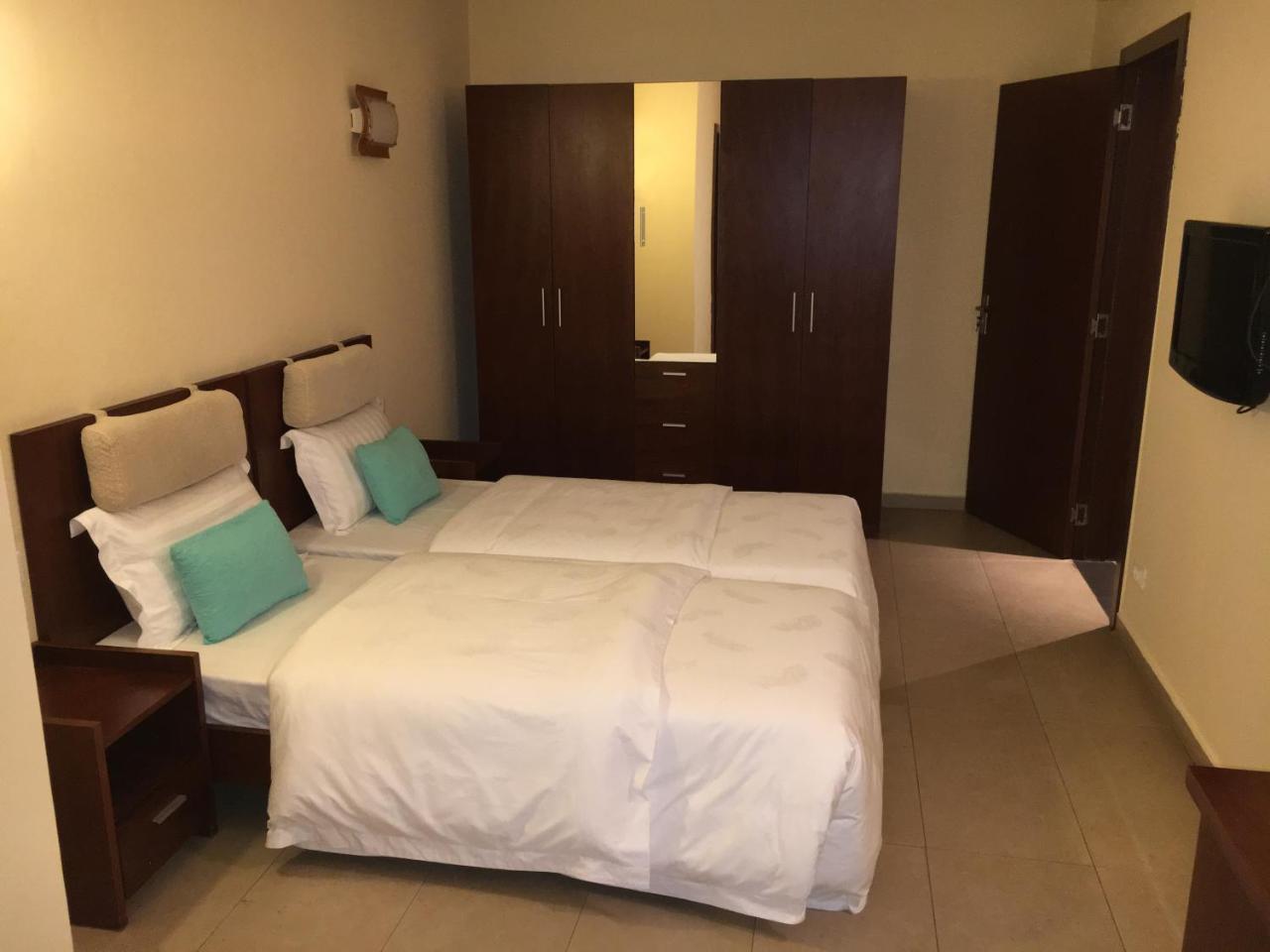 Djeug'Appart Hotel Яунде Экстерьер фото