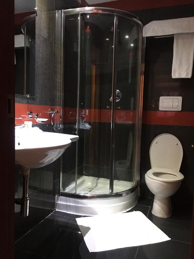 Djeug'Appart Hotel Яунде Экстерьер фото