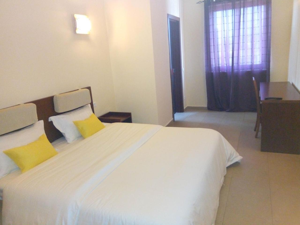 Djeug'Appart Hotel Яунде Экстерьер фото
