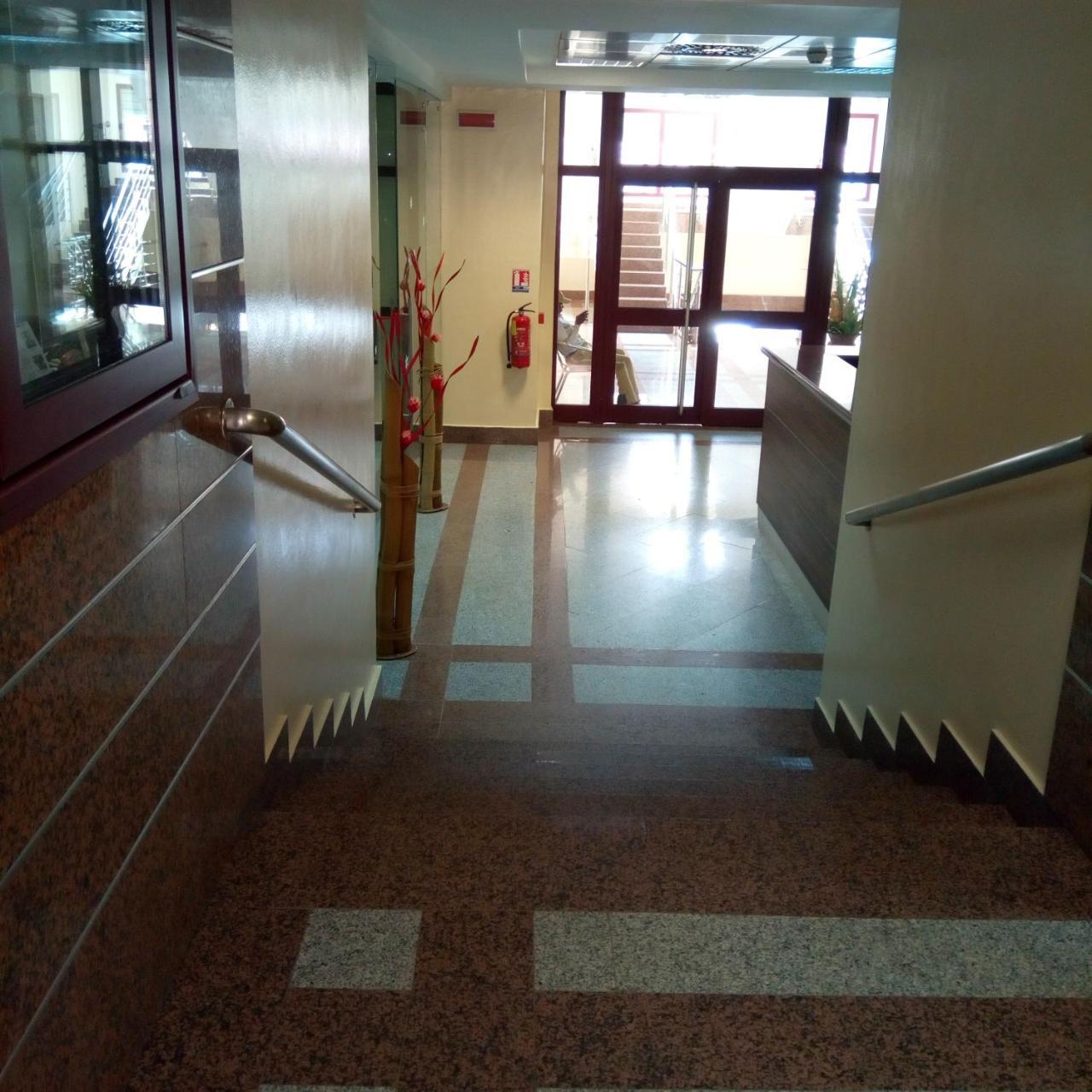 Djeug'Appart Hotel Яунде Экстерьер фото