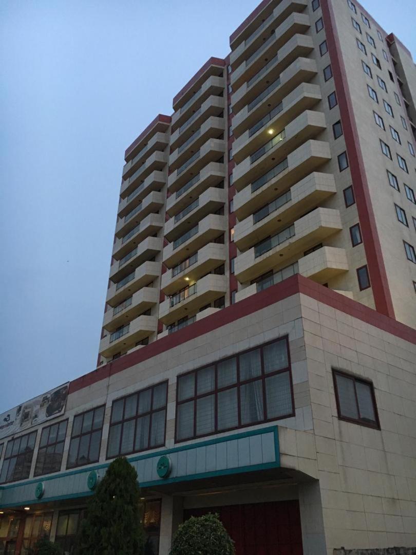 Djeug'Appart Hotel Яунде Экстерьер фото